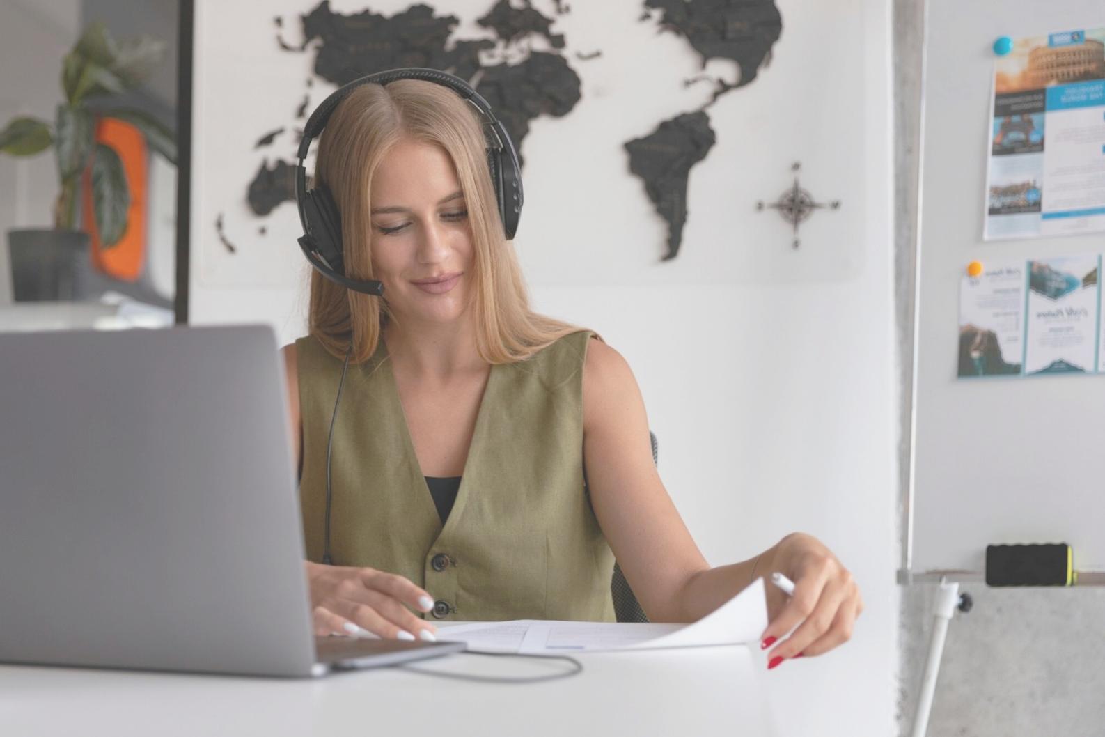 Modernes Büro mit Fokus auf strukturiertes Arbeiten